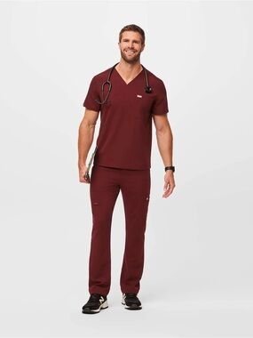 Figs Scrub SET Burgundy Large Chisec Top Cargo Pants